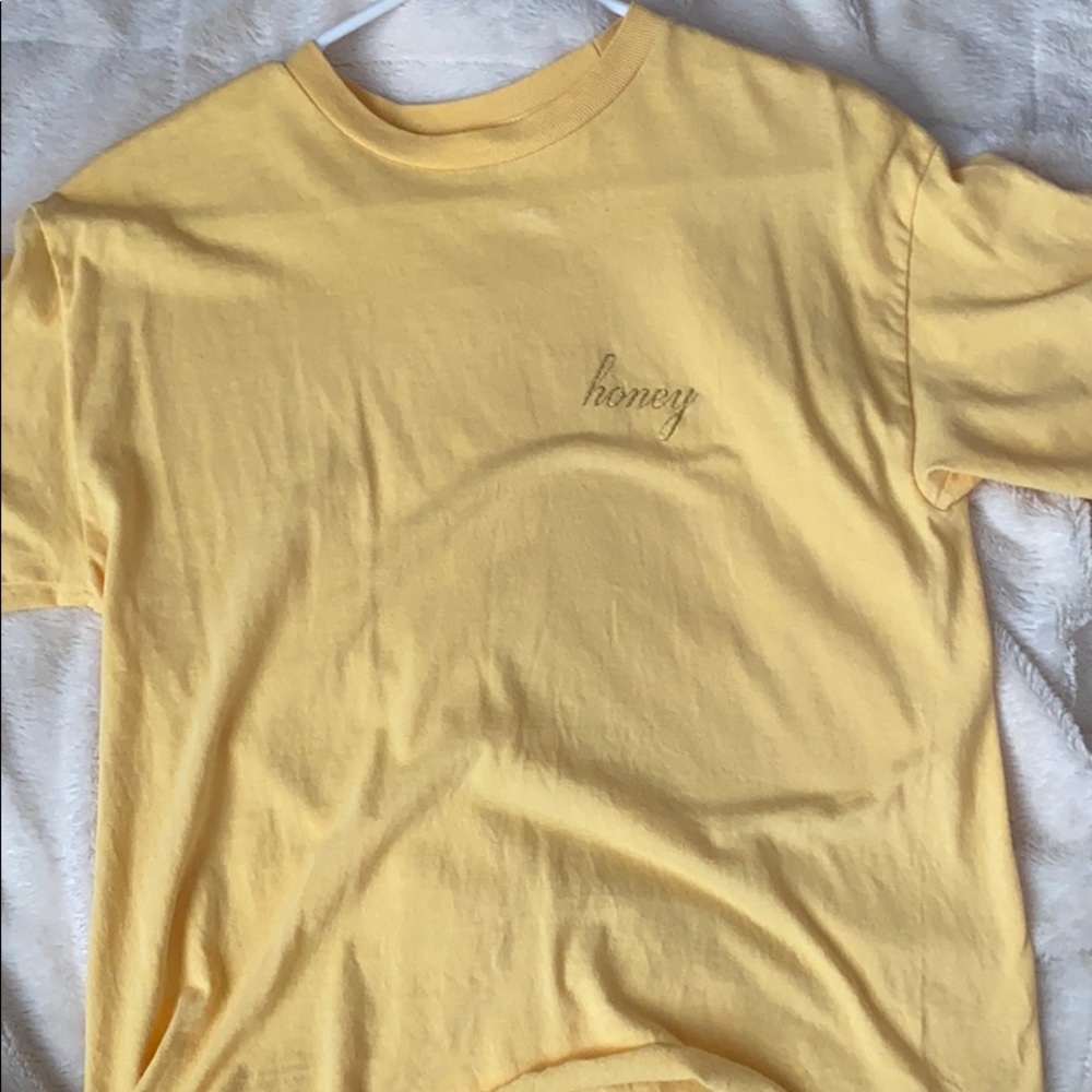 Brandy Melville honey tee 🍯